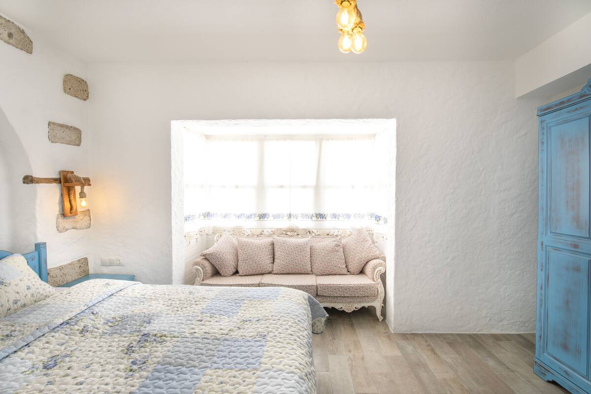 1 habitación, ropa de cama de alta calidad y escritorio