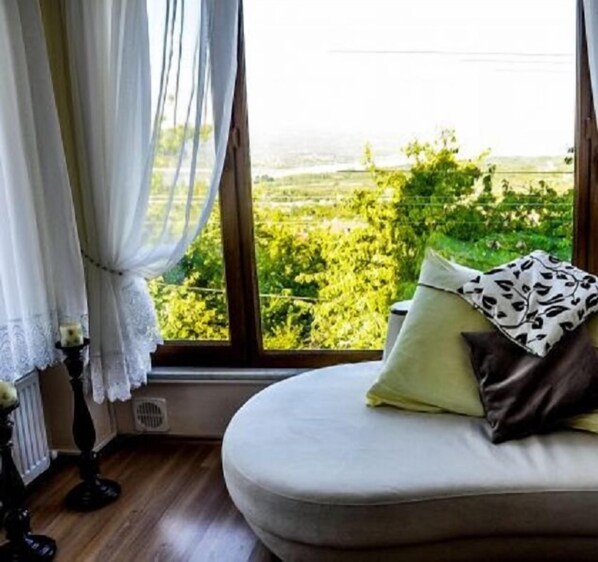 华丽公寓, 2 间卧室, 阳台, 湖景 (Manolya) | 高档床上用品、遮光窗帘、隔音、免费 WiFi