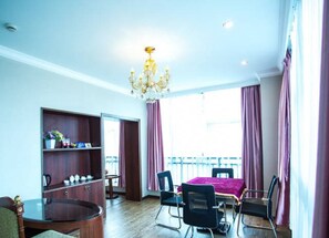 Signature Suite | Living room | TV - Aode Hotel (Hangzhou)