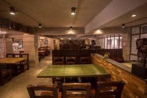 Petit déjeuner composé de spécialités régionales (19 CNY par personne)