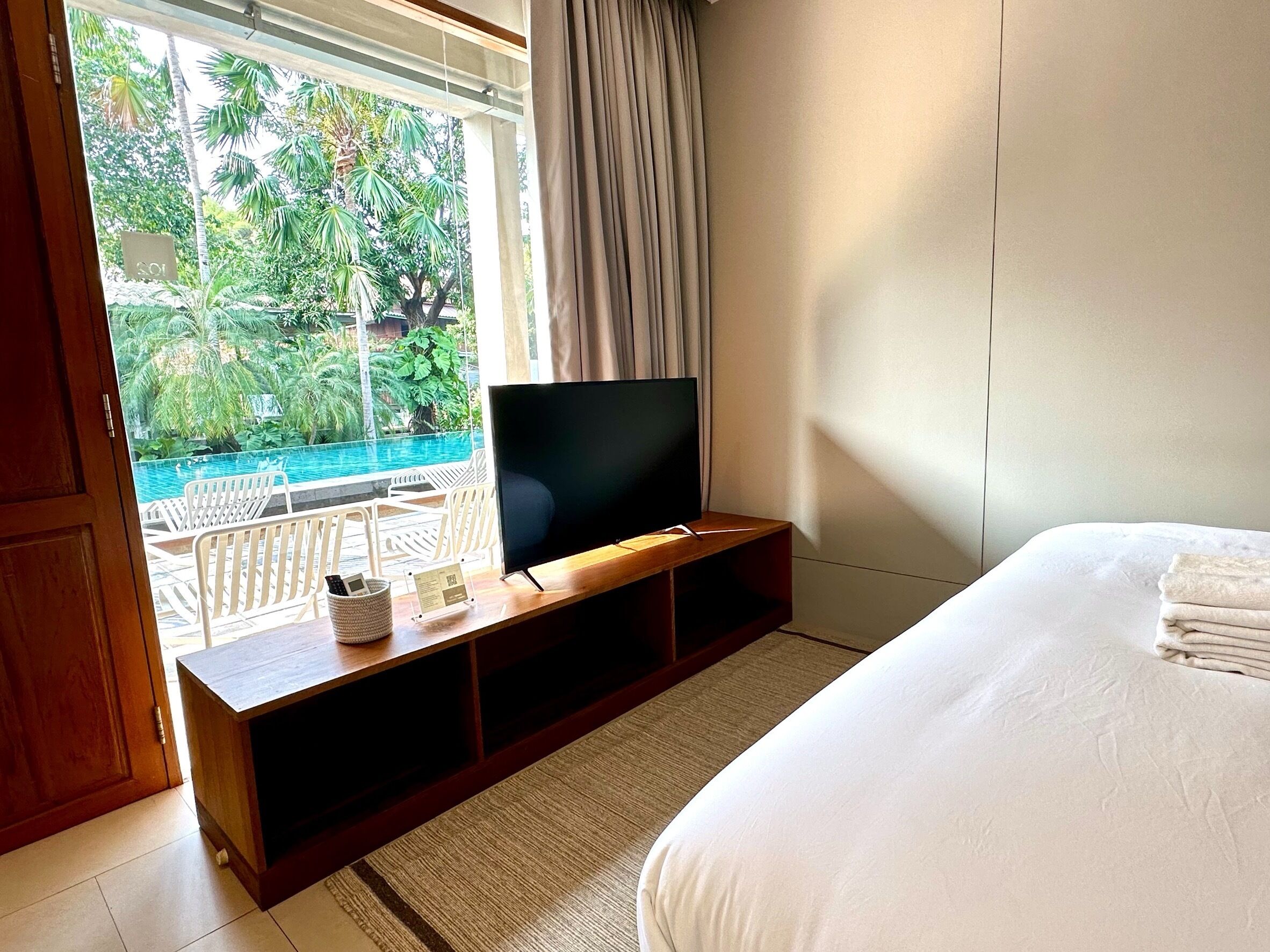 Superior Room, Pool View | Desk, blackout curtains, free WiFi, bed sheets