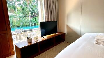 Superior Room, Pool View | Desk, blackout curtains, free WiFi, bed sheets