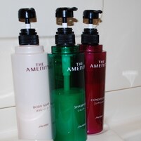 Bañera con ducha, bañera profunda, artículos de tocador gratuitos