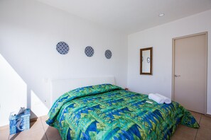 2 bedrooms, in-room safe, desk, iron/ironing board