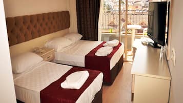 Minibar, insonorización, tabla de planchar con plancha y ropa de cama