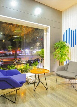 Lobby sitting area - Qiandao Lake Jingting Hotel (Hangzhou)