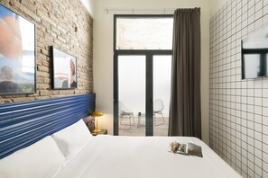 Double Room, 1 Queen Bed, Patio (4) | Individually decorated, individually furnished, free WiFi, bed sheets - Arte Suites by Olala Homes (L'Hospitalet de Llobregat)