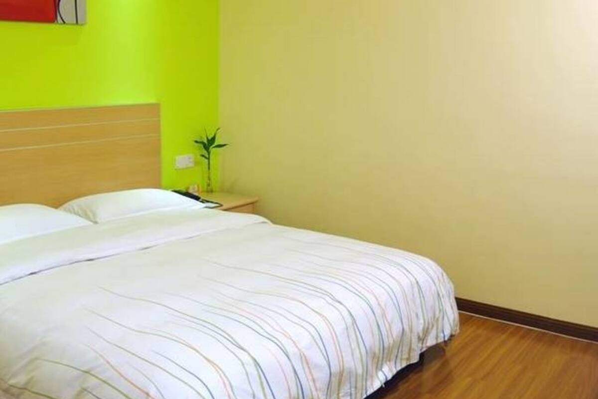 desk, blackout curtains, free wifi