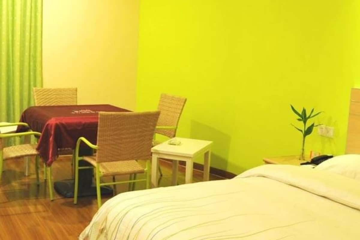 comfort suite | desk, blackout curtains, free wifi