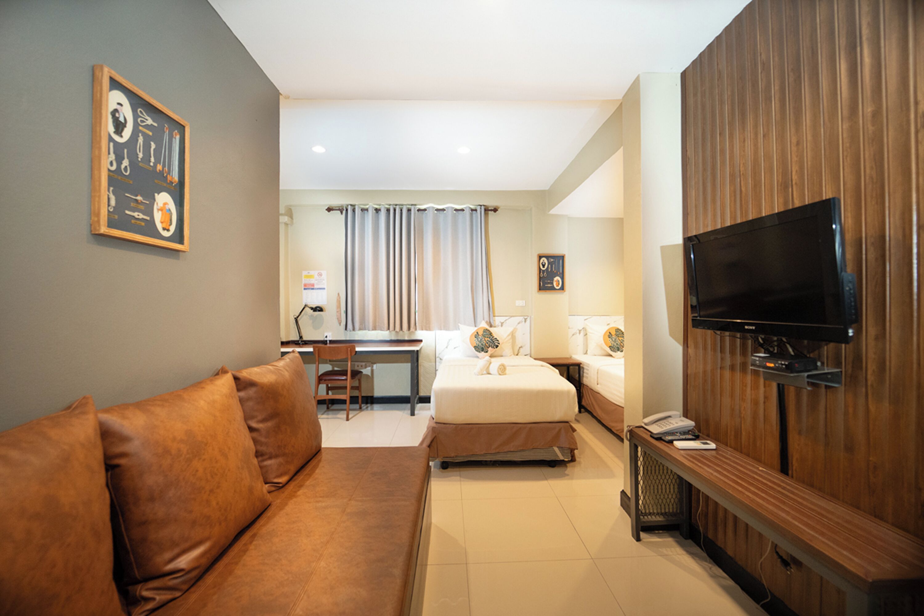 Deluxe Room | Desk, free WiFi