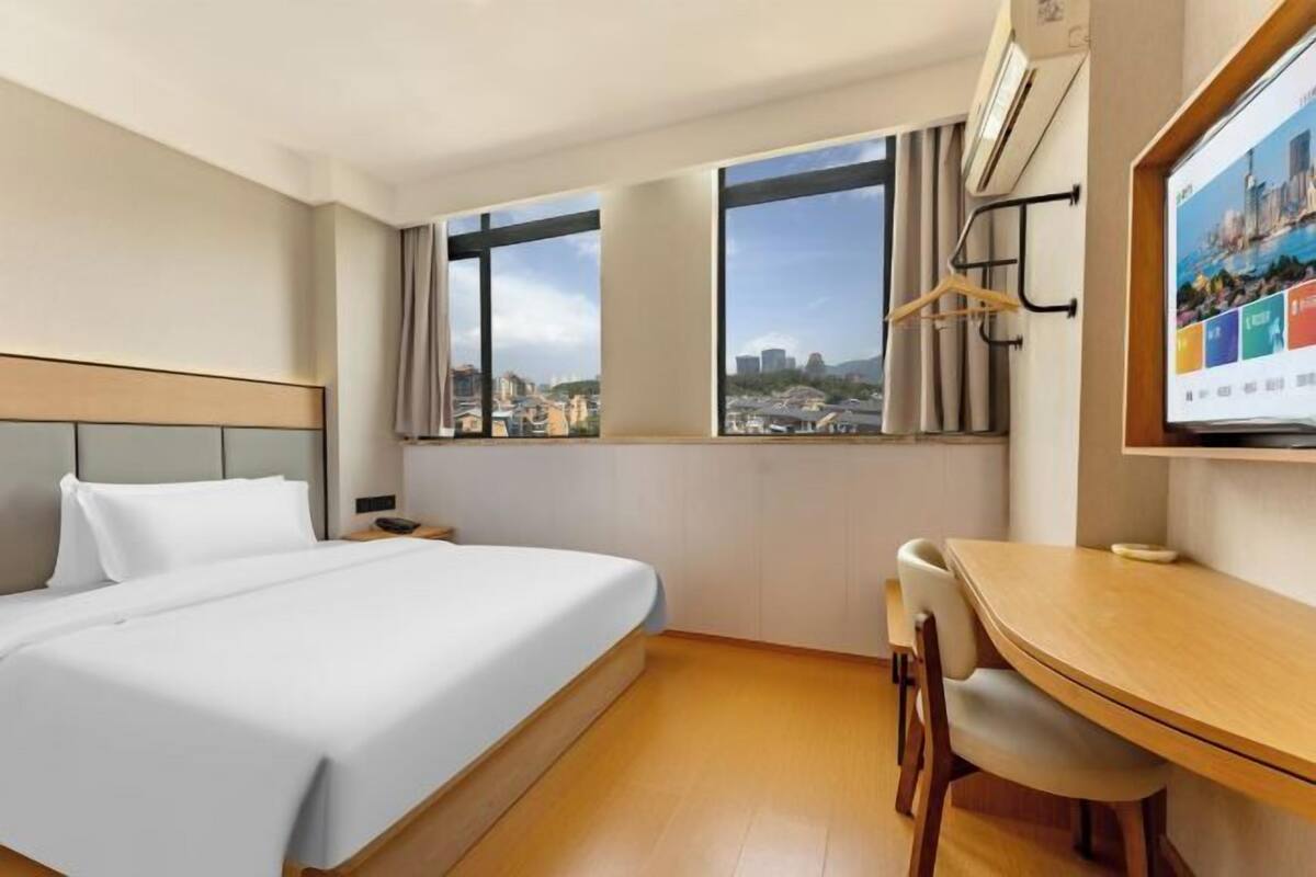 Desk, blackout curtains, free WiFi