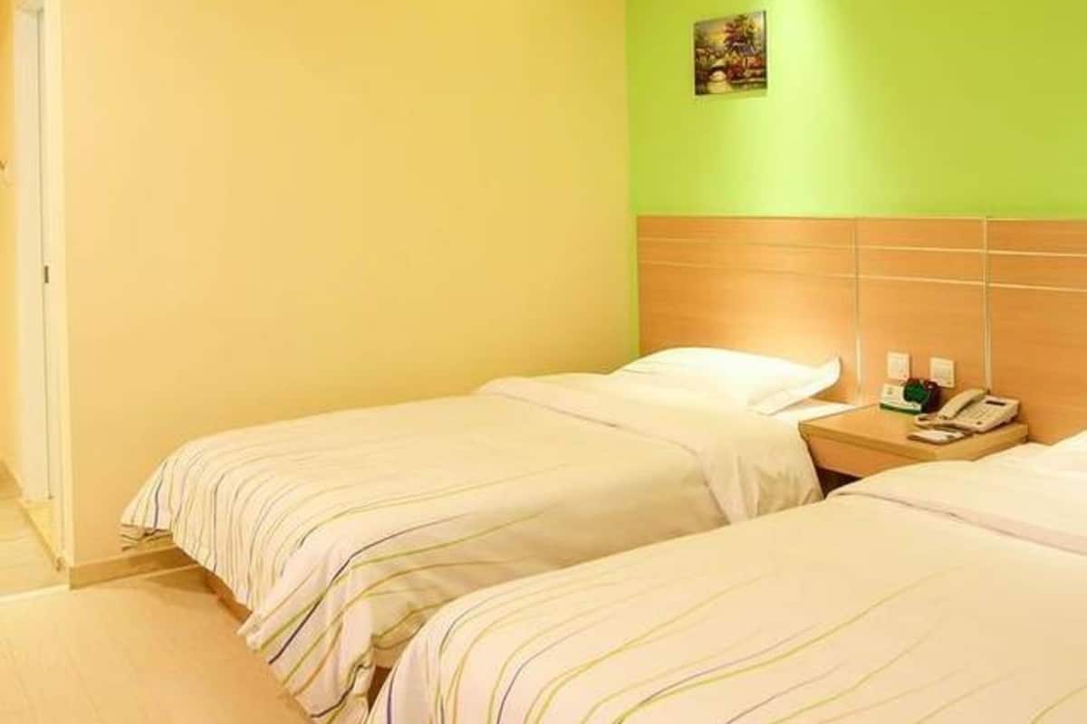 Design Twin Room A | Desk, blackout curtains, free WiFi