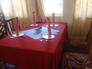 Tägliches großes Frühstück (500 KES pro Person)