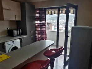 Apartment, 1 Schlafzimmer | Eigene Küche | Kühlschrank, Mikrowelle, Ofen, Herdplatte