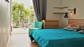 Double Room, 1 Double Bed (1er étage) | Iron/ironing board (on request), WiFi (free) - Hôtel L'Escale (Serra-di-Ferro)