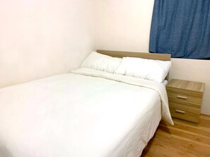 Standard Double Room, Shared Bathroom, Garden View | Wi-fi percuma, cadar katil 