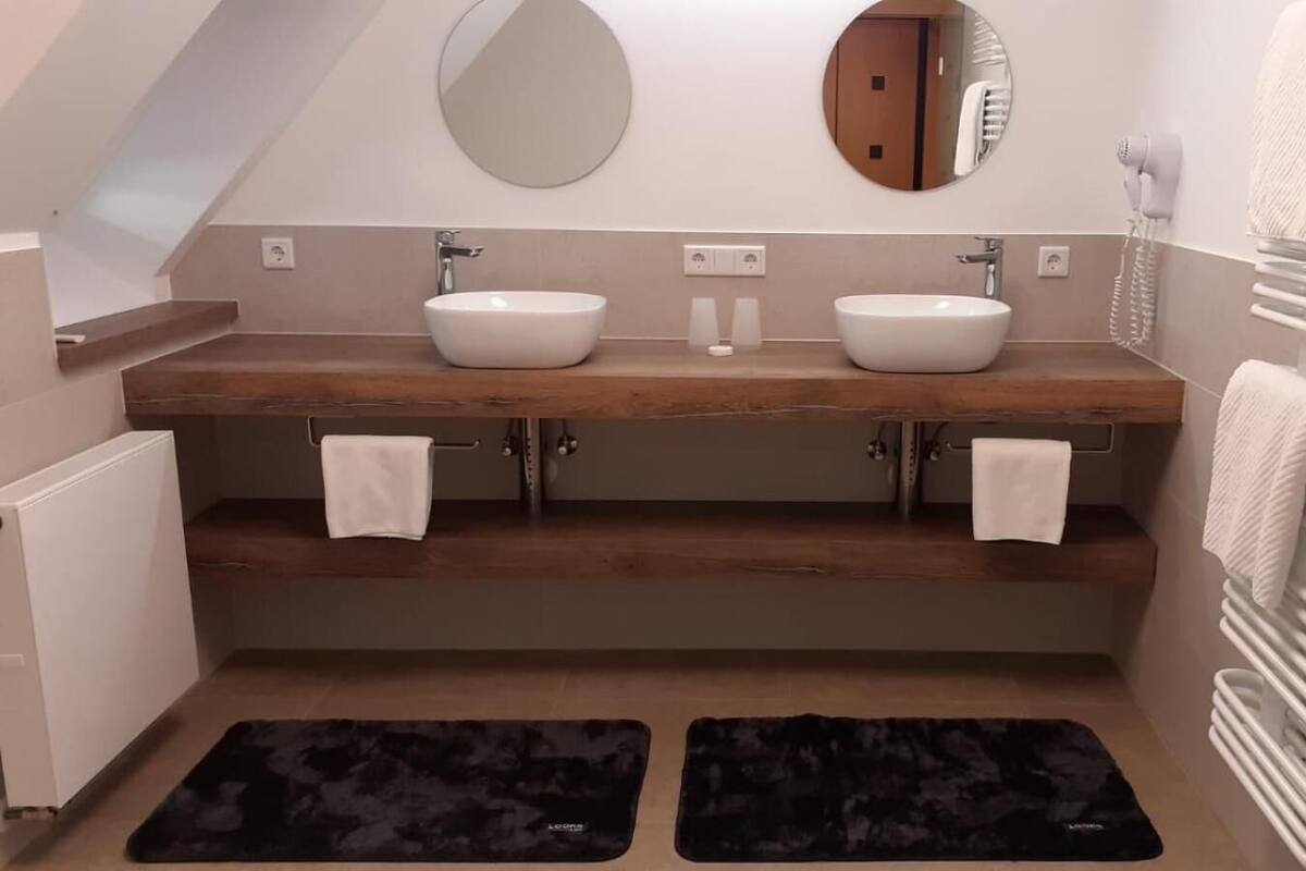 Bathroom | Free toiletries, hair dryer, towels