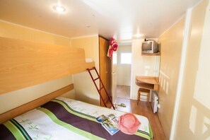 Mobile Home, Multiple Beds (Twin) | Individually decorated, individually furnished, blackout drapes