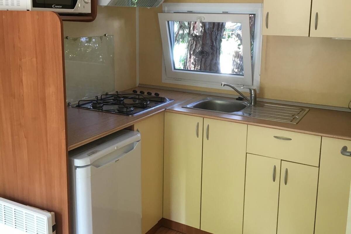 Cottage, 2 Bedrooms | Private kitchen | Fridge, microwave, stovetop, electric kettle