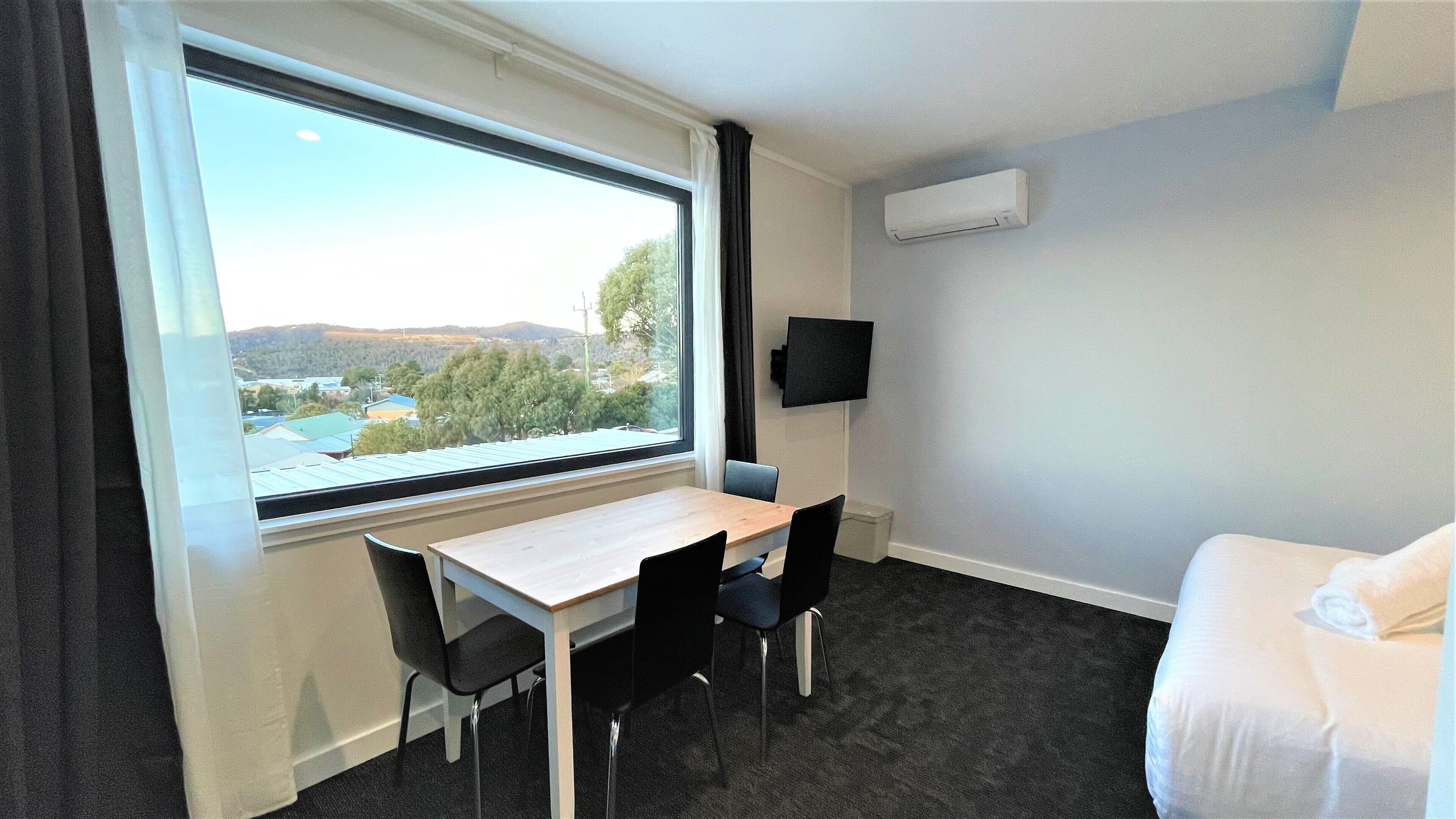 lakeview family room | 1 bedroom, desk, laptop workspace, free wifi