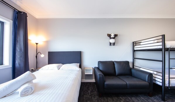 Deluxe Family Room | Desk, laptop workspace, free WiFi, bed sheets