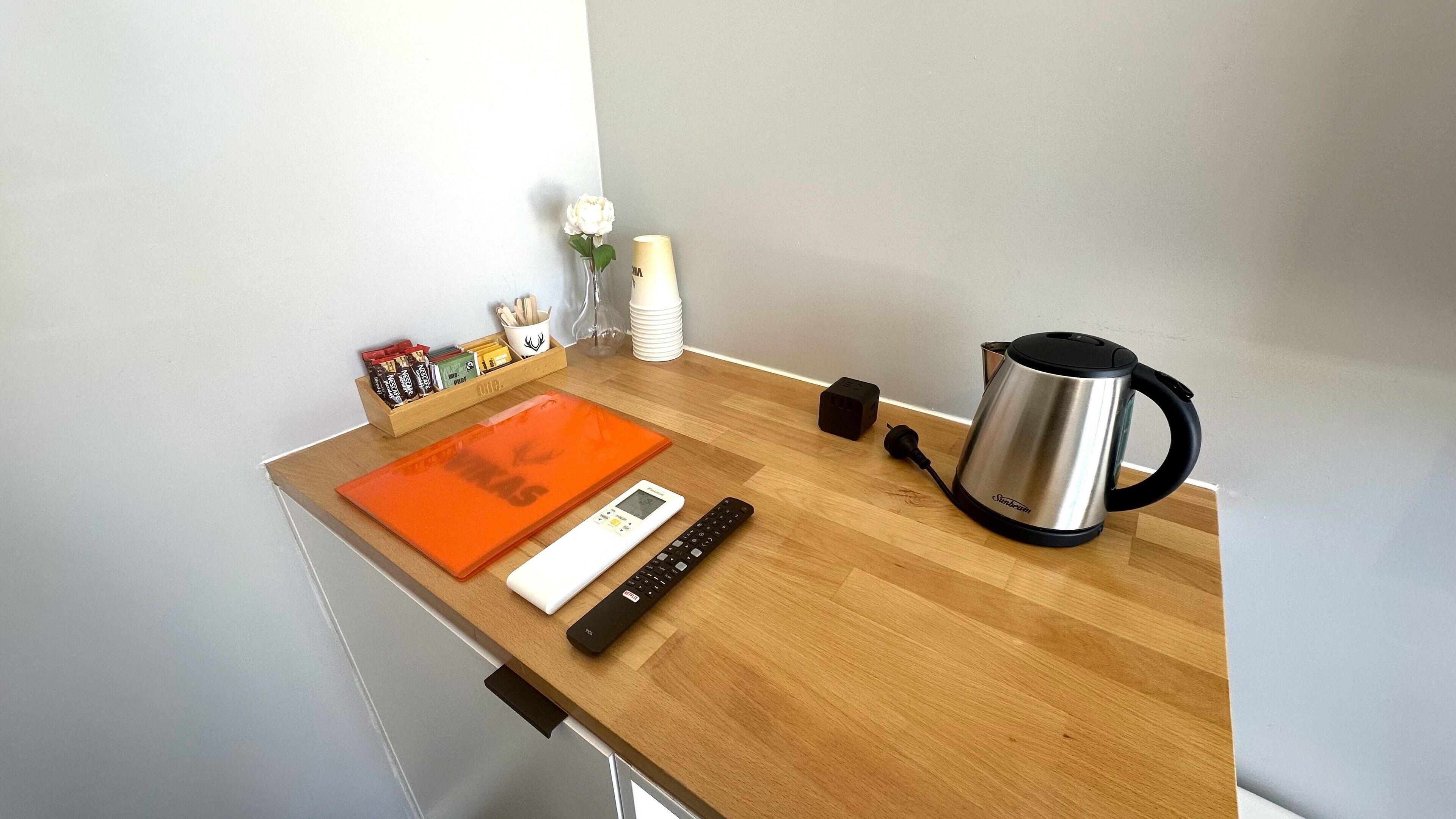 deluxe twin room | 1 bedroom, desk, laptop workspace, free wifi