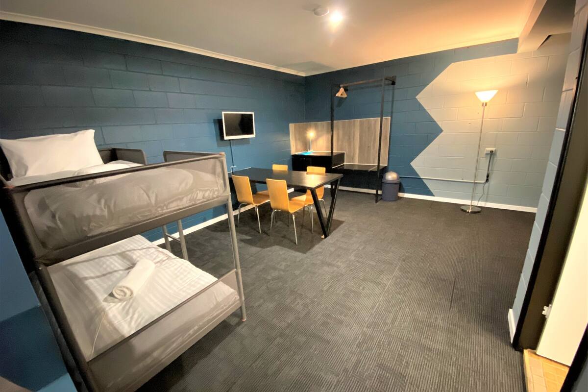 budget family room | 1 bedroom, desk, laptop workspace, free wifi