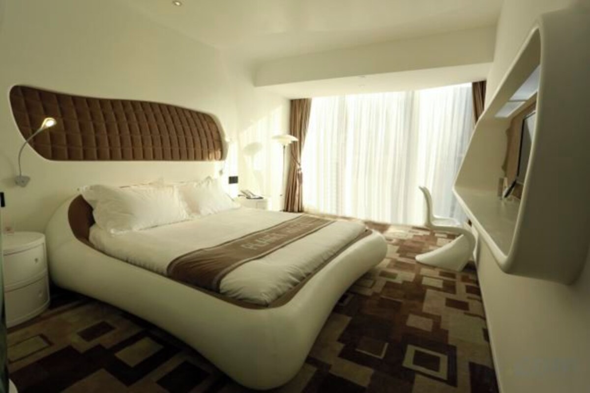 Premier Queen Room