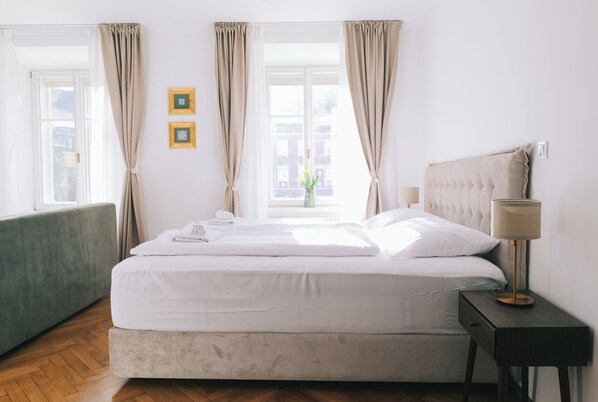 Standard Studio, River View (Lili)