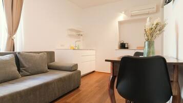 Standaard appartement, 1 slaapkamer | Privékeuken | Een espressoapparaat, een koffiezetapparaat/waterkoker, een waterkoker