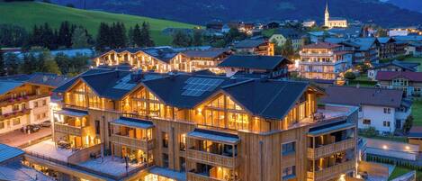 Fassade der Unterkunft – Abend/Nacht