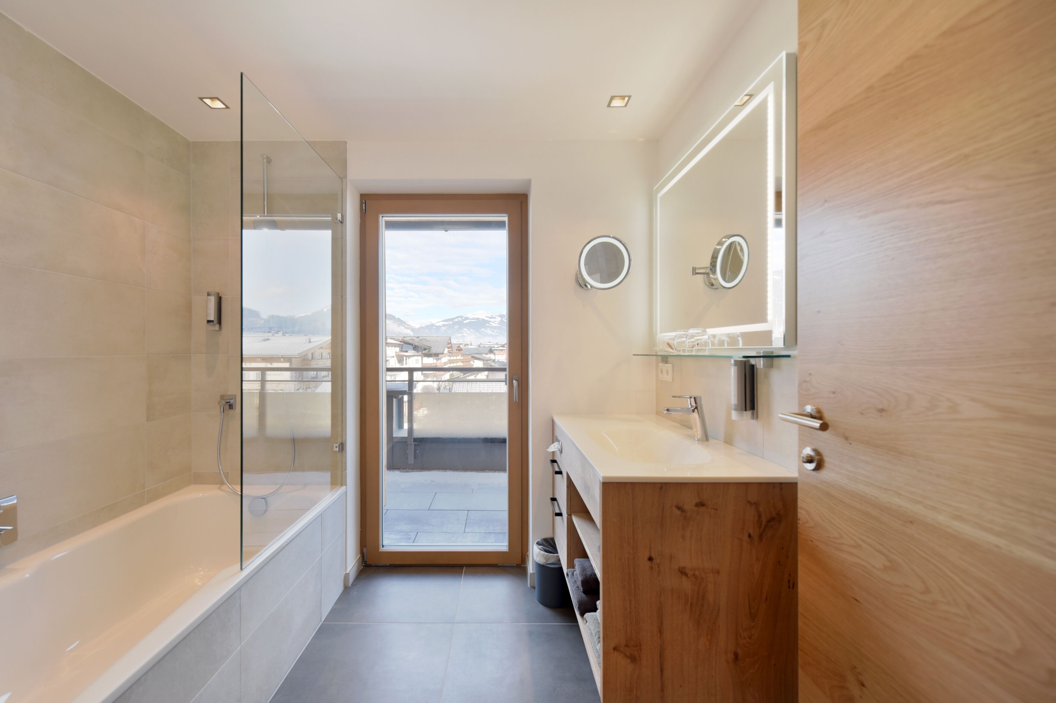 family apartment xxlarge | bathroom | free toiletries, hair dryer, bathrobes, heated floors