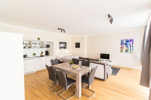 Apartamento Confort | Servicio de comidas en la habitación