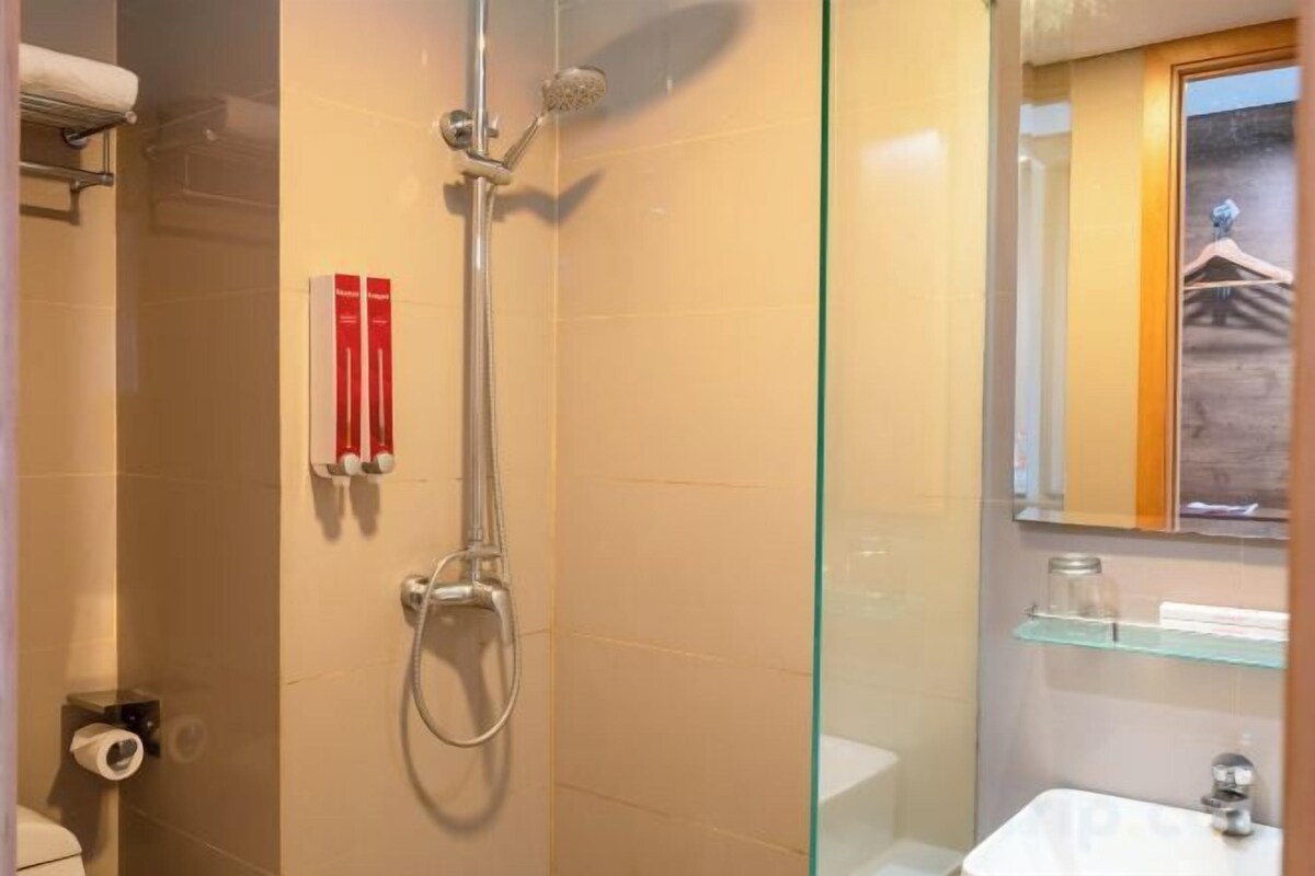Bathroom | Shower, free toiletries, slippers, towels