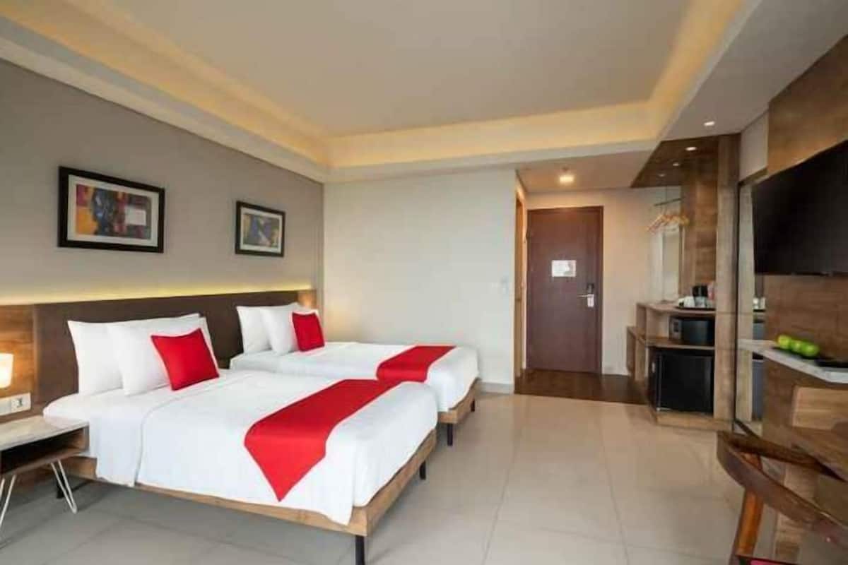 Zimmersafe, Schreibtisch, laptopgeeigneter Arbeitsplatz