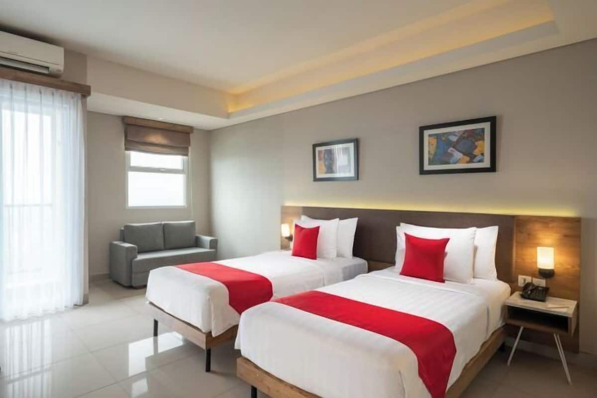 In-room safe, desk, laptop workspace, soundproofing