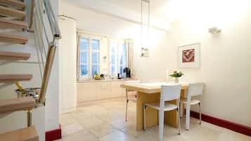 Comfort-Haus, 1 Queen-Bett, Nichtraucher, Stadtblick | Eigene Küche | Kühlschrank, Herdplatte, Espressomaschine