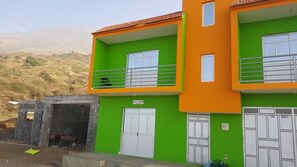 Fachada de la propiedad