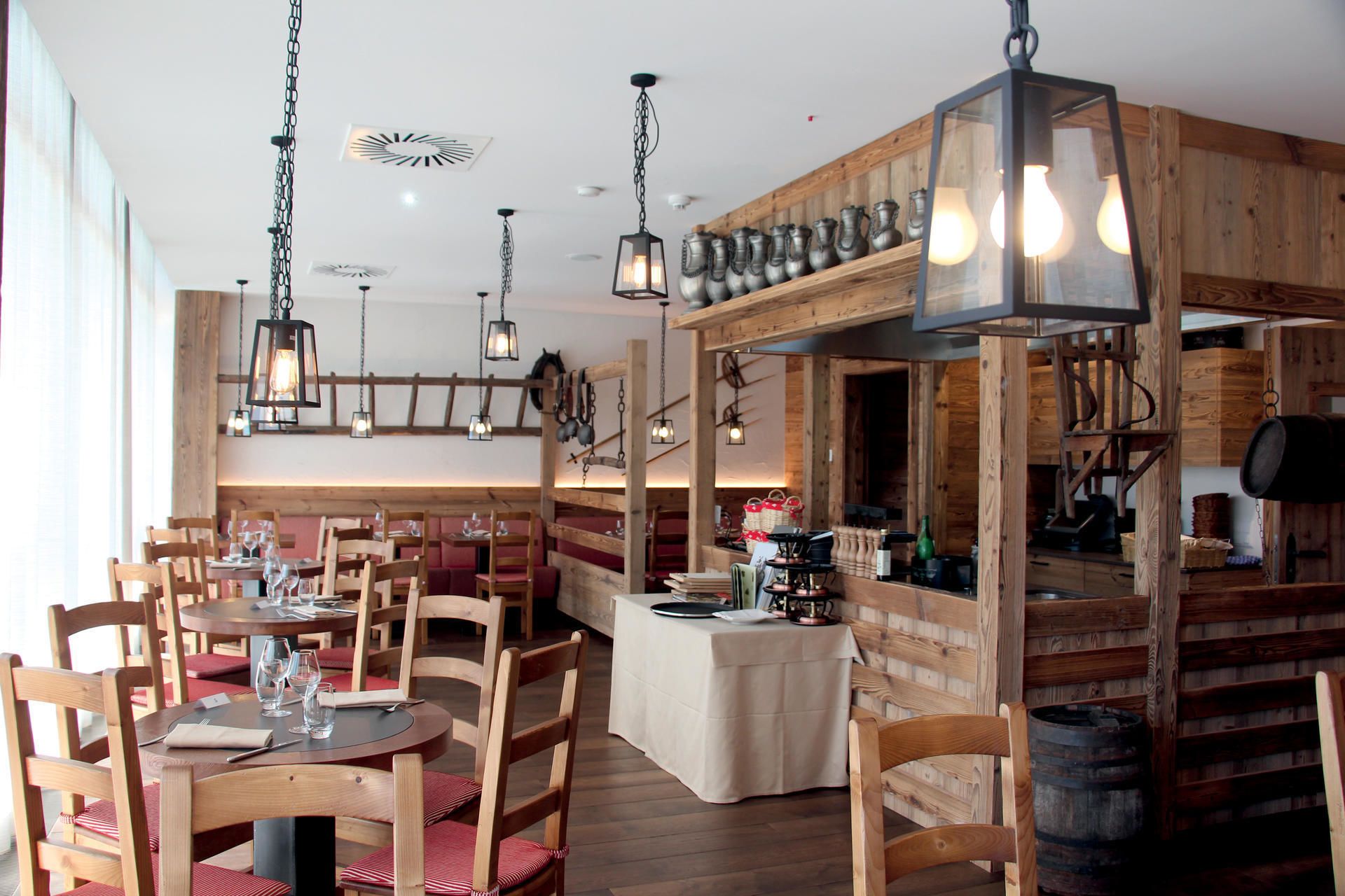 5 restaurants, lunch, dinner served; Regional cuisine 