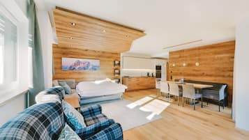 Deluxe Apartment, 3 Bedrooms | Private kitchen | Espresso maker