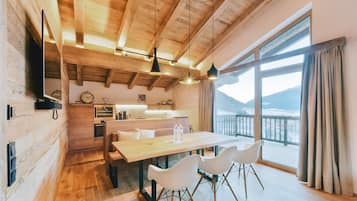 Premium Apartment, 3 Bedrooms | In-room dining