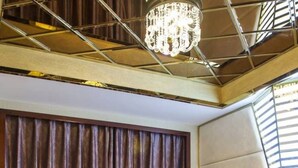 Ảnh chưa phân loại, 5 trong số 17 ảnh, nút