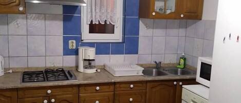 Ferienhaus | Eigene Küche | Kühlschrank, Mikrowelle, Herdplatte, Kochgeschirr/Geschirr/Besteck