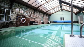 Indendørs pool