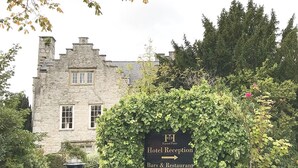 A stone building with a sign for the Hotel Reception and Bars & Restaurant. - Faenol Fawr Hotel (Rhyl)