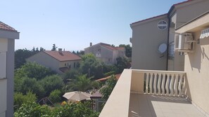 Comfort Apartment, Courtyard View (4) | Balcony view
