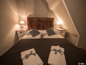 1 bedroom, iron/ironing board, cots/infant beds, bed sheets - La Casa di Eio Traditional Apartment (Vernazza)