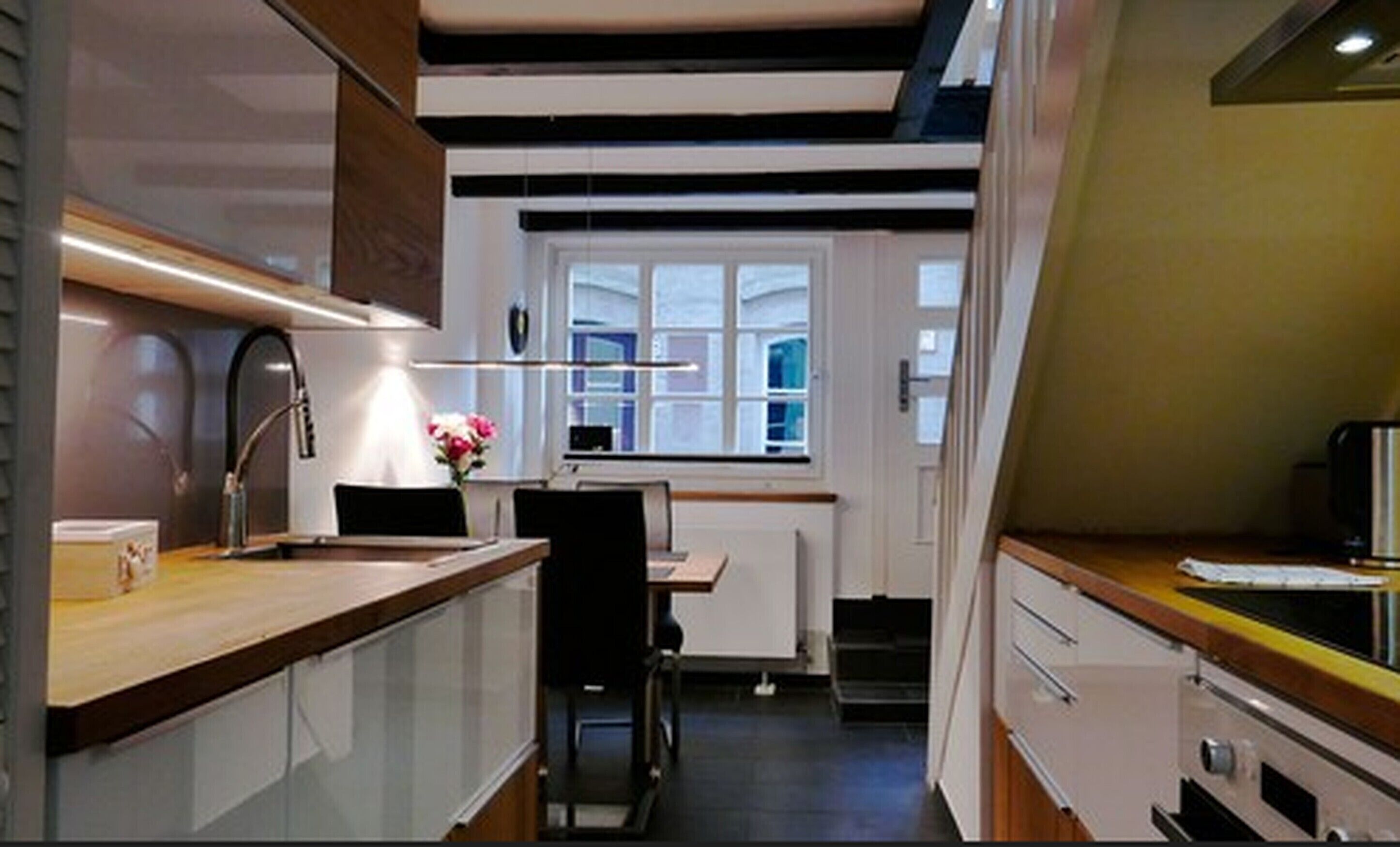 House, Multiple Beds | Private kitchen | Full-sized fridge, microwave, oven, stovetop