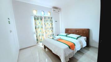 Family House, 6 Bedrooms | 6 bedrooms, premium bedding, soundproofing, free WiFi