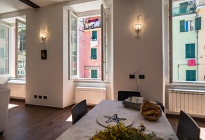 Apartment, 2 Bedrooms, 2 Bathrooms | Living area | 42-inch Smart TV with satellite channels